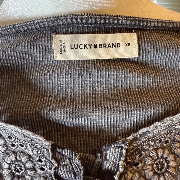 LUCKY BRAND Women's Gray EMBROIDERED -Trimmed Top Waffle knit 95% Cotton Sz XS - Picture 8 of 9